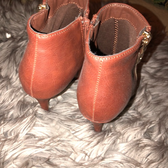 Heels - Picture 4 of 6